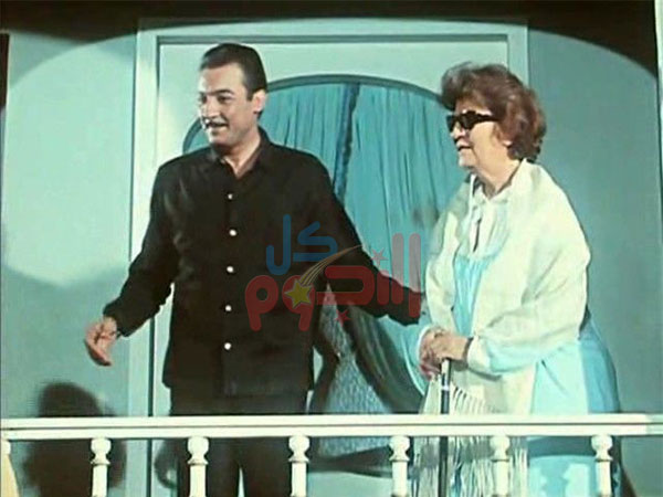 سعاد حسني مع محمد الموجي في كواليس فيلمها الشهير "صغيرة على الحب".. صور