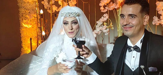 الفنان المصري سليمان عيد يحتفل بزفاف ابنته المحجبة