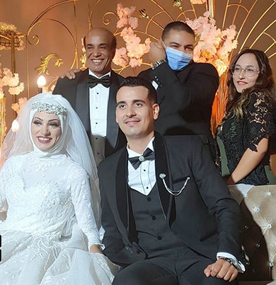 الفنان المصري سليمان عيد يحتفل بزفاف ابنته المحجبة
