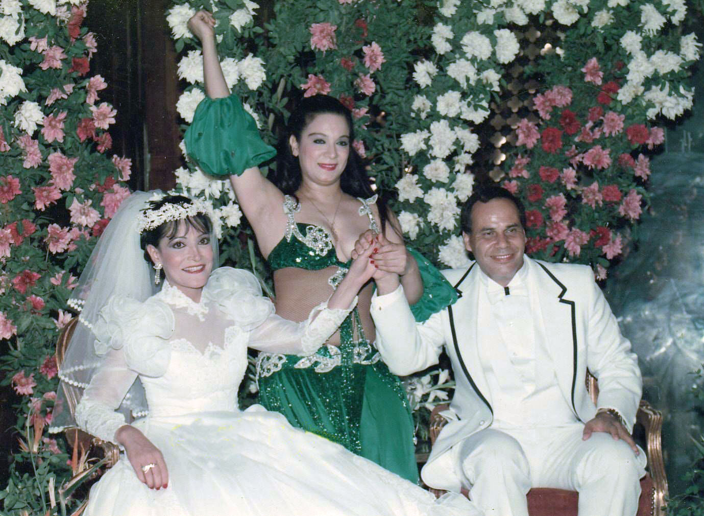 تزوجت مرتين وأثارت جدلا واسعا صورة نادرة من ليلة زفاف تيسير فهمي