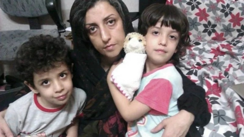 نرجس محمدى وأطفالها