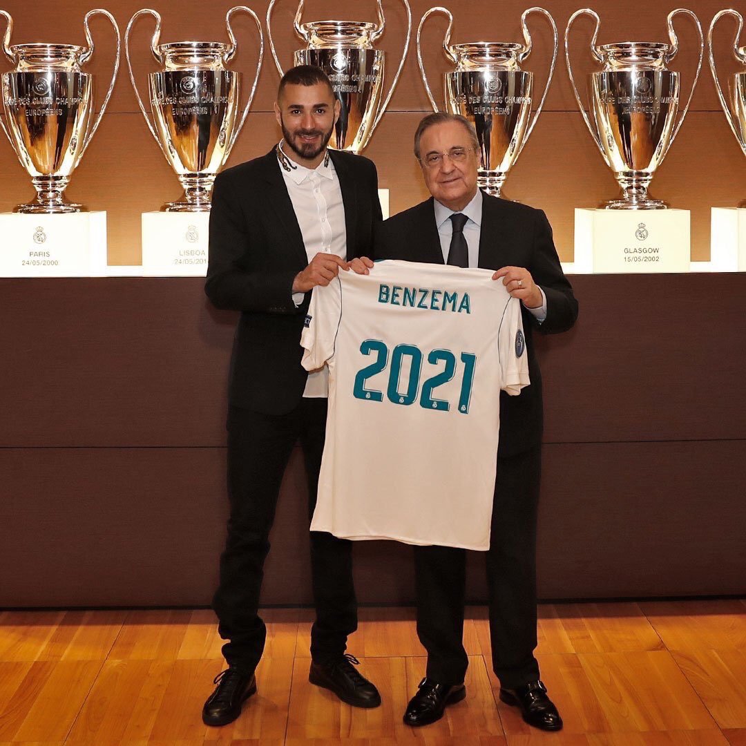 كريم بنزيما مع رئيس ريال مدريد