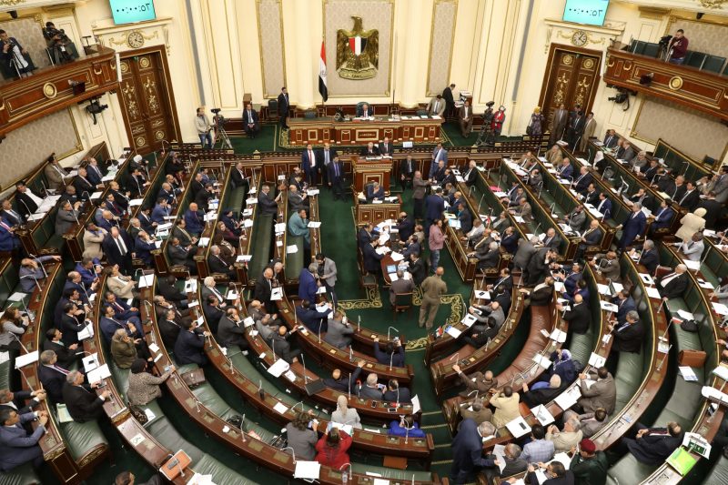مجلس النواب المصري يبحث قانون التصالح في مخالفات البناء 