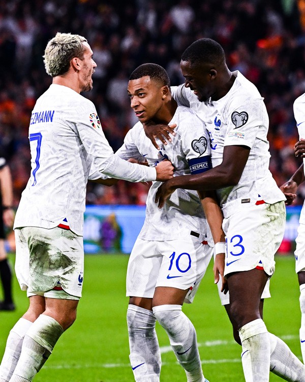منتخب فرنسا يتأهل إلى يورو 2024